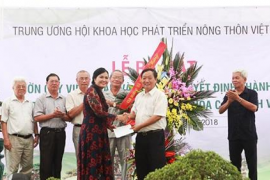 Lễ công bố quyết định thành lập Trung tâm Nghiên cứu và Phát triển Hoa Cây cảnh Việt Nam